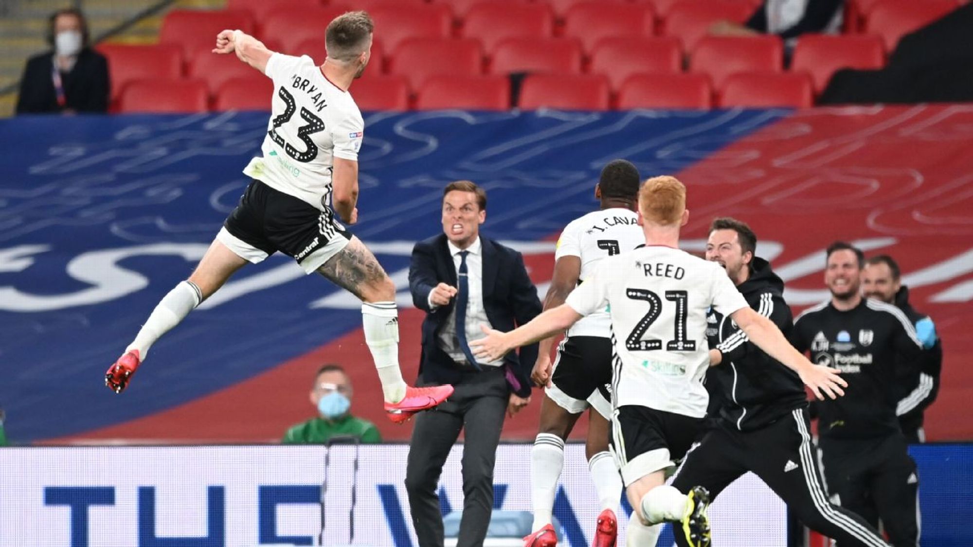 下延伸至脚 下延伸至脚